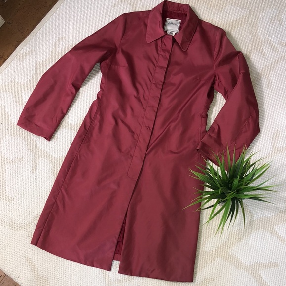 21. In wear coat - Picture 12 of 16